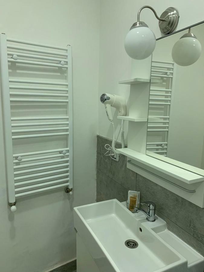 Re Carlo Rooms Катания Екстериор снимка